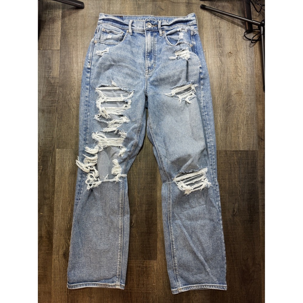 American Eagle Highest Rise 90s Boyfriend Distressed Light Wash Jeans Size 6‎